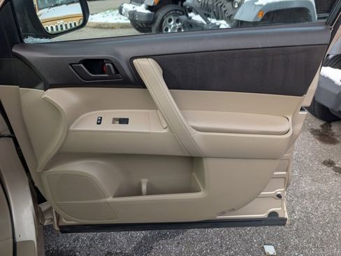 Used 2010 Toyota Highlander 4WD image 24