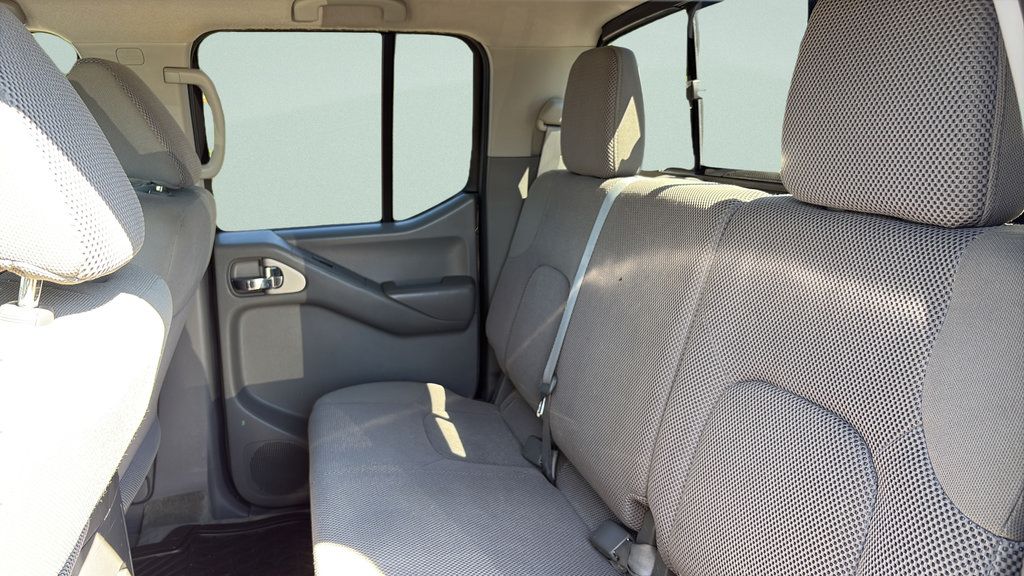 Used 2017 Nissan Frontier SV w/ SV Value Truck Package AWD/4WD image 17