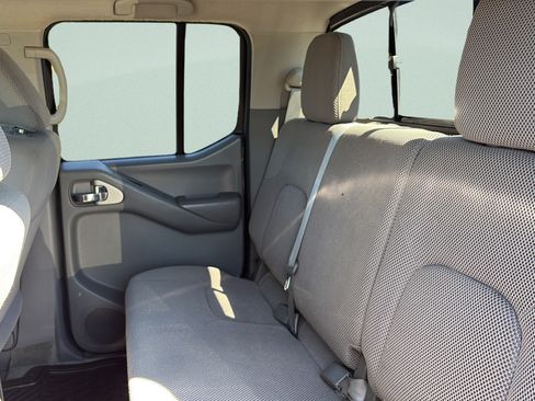 Used 2017 Nissan Frontier SV w/ SV Value Truck Package AWD/4WD image 17