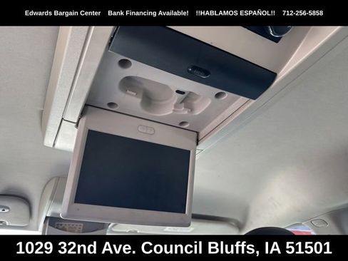 Used 2015 Chrysler Town & Country Touring FWD image 13