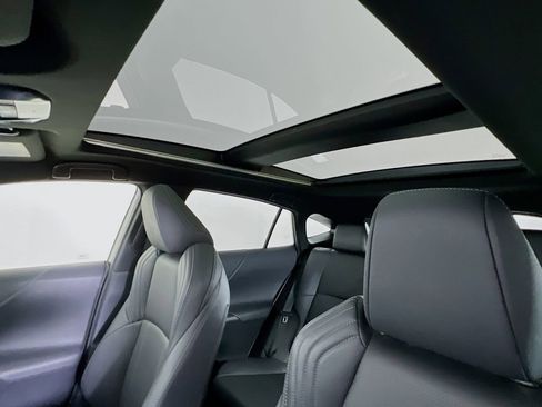 Used 2021 Toyota Venza Limited image 21