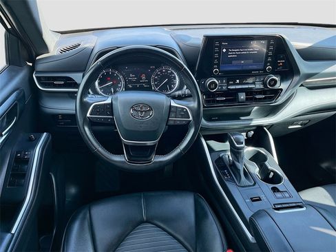 Used 2022 Toyota Highlander XSE image 23