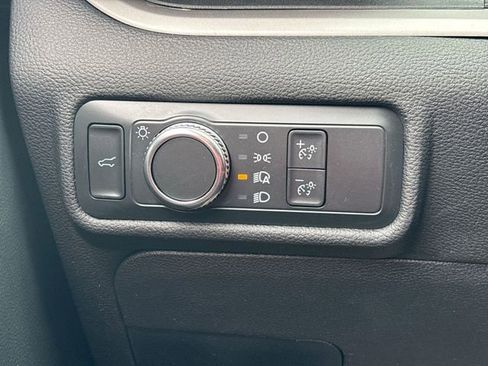 Used 2022 Ford Explorer XLT image 33