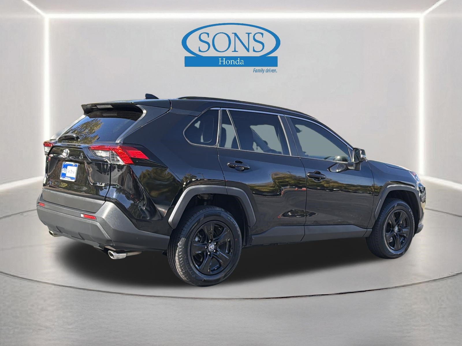 Used 2020 Toyota RAV4 XLE w/ Convenience Package FWD image 27