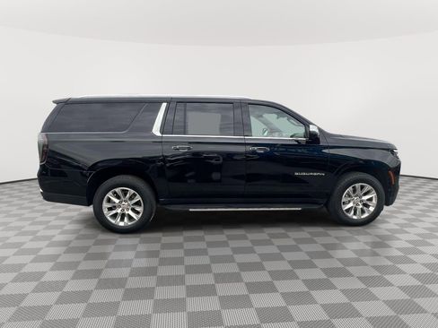 Used 2025 Chevrolet Suburban Premier AWD/4WD image 4