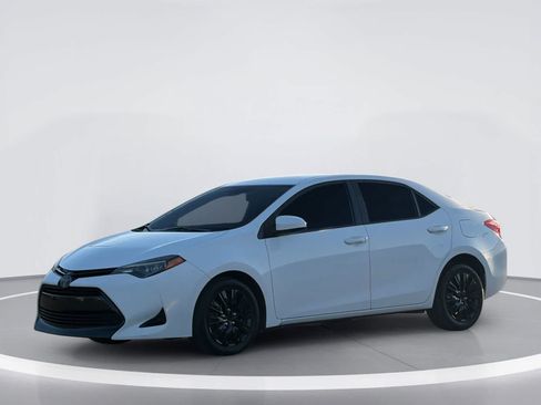 Used 2018 Toyota Corolla LE w/ Carpet Mat Package (TMS) FWD image 2