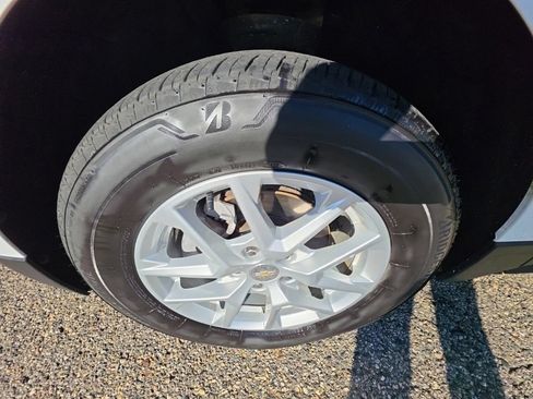 Used 2024 Chevrolet Equinox LT AWD/4WD image 34