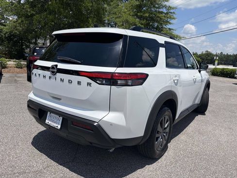 Used 2026 Nissan Pathfinder SV FWD image 3