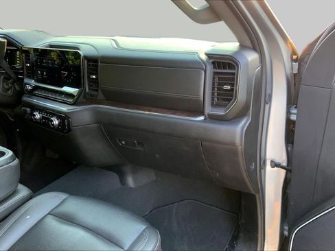 Used 2025 GMC Sierra 1500 SLT RWD image 18