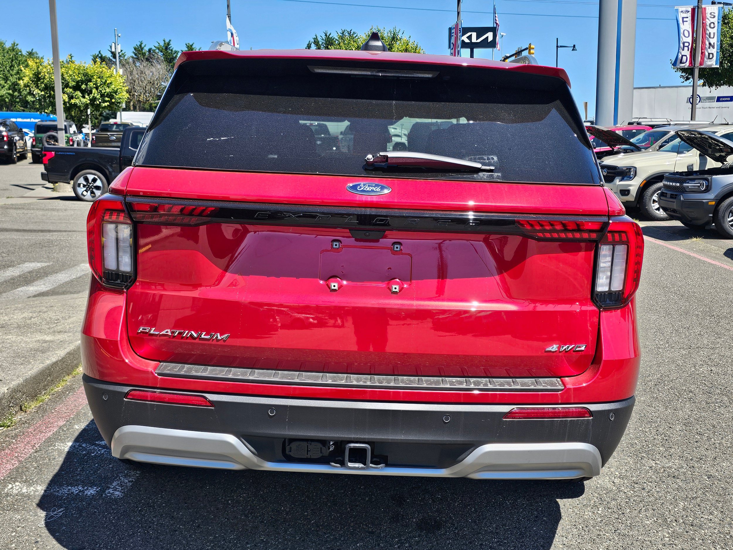 New 2026 Ford Explorer Platinum w/ LUX Leather Package AWD/4WD image 4