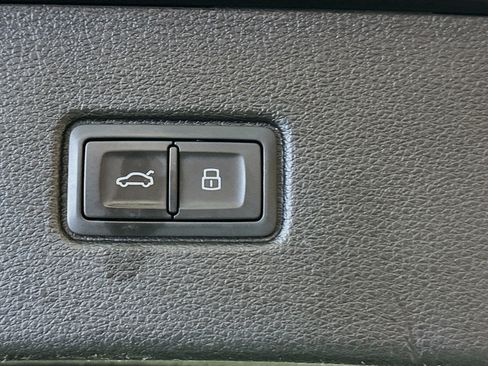 Used 2017 Audi Q7 3.0T Prestige AWD/4WD image 31