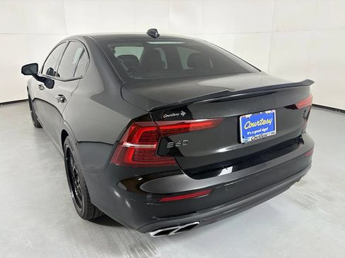 Used 2020 Volvo S60 T5 Momentum FWD image 6
