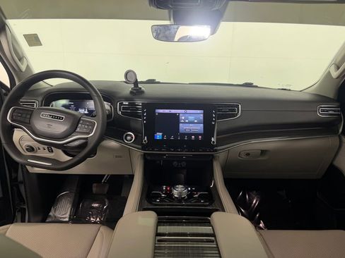 Used 2022 Jeep Wagoneer Series III image 18