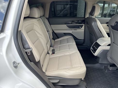 Used 2025 Lincoln Nautilus Reserve image 9