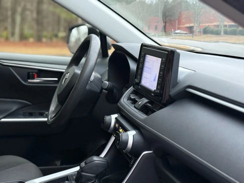 Used 2020 Toyota RAV4 XLE image 29