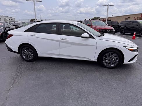 Used 2026 Hyundai Elantra Hybrid FWD image 6