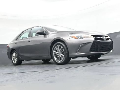 Used 2017 Toyota Camry SE FWD image 35