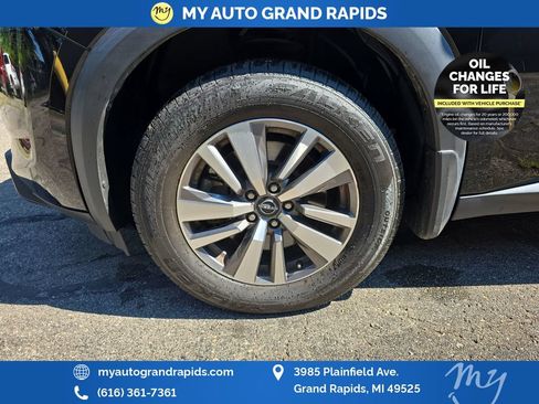 Used 2022 Nissan Pathfinder SL AWD/4WD image 29