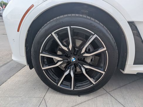 Used 2020 BMW X7 xDrive40i w/ M Sport Package AWD/4WD image 12
