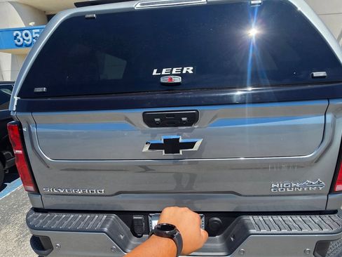 Used 2025 Chevrolet Silverado 2500 High Country w/ Technology Package AWD/4WD image 9