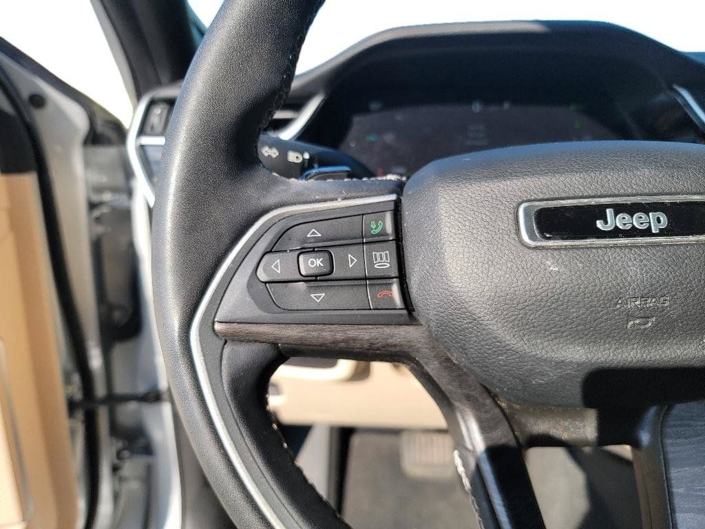 Used 2023 Jeep Grand Cherokee 4WD 4xe image 17