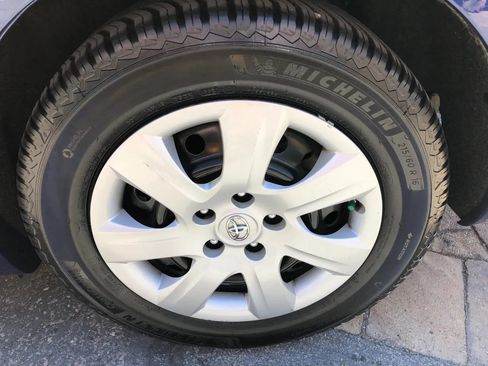 Used 2010 Toyota Camry FWD image 11