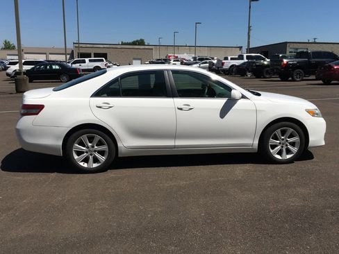 Used 2011 Toyota Camry LE FWD image 7