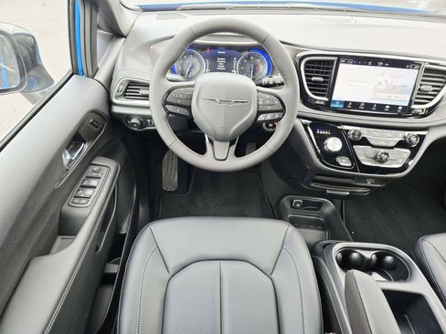 New 2026 Chrysler Pacifica Select w/ S Appearance Package FWD image 11