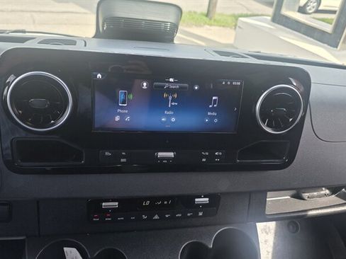 Used 2025 Mercedes-Benz Sprinter 2500 image 15