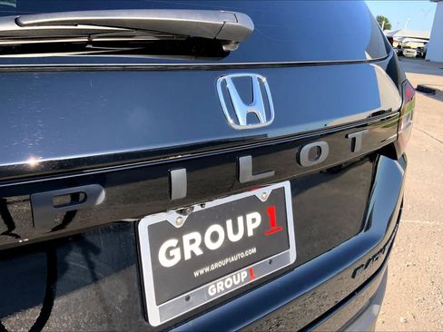 Used 2025 Honda Pilot Black Edition image 31