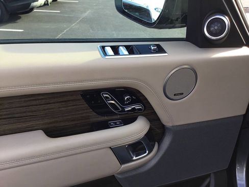 Used 2018 Land Rover Range Rover HSE image 19