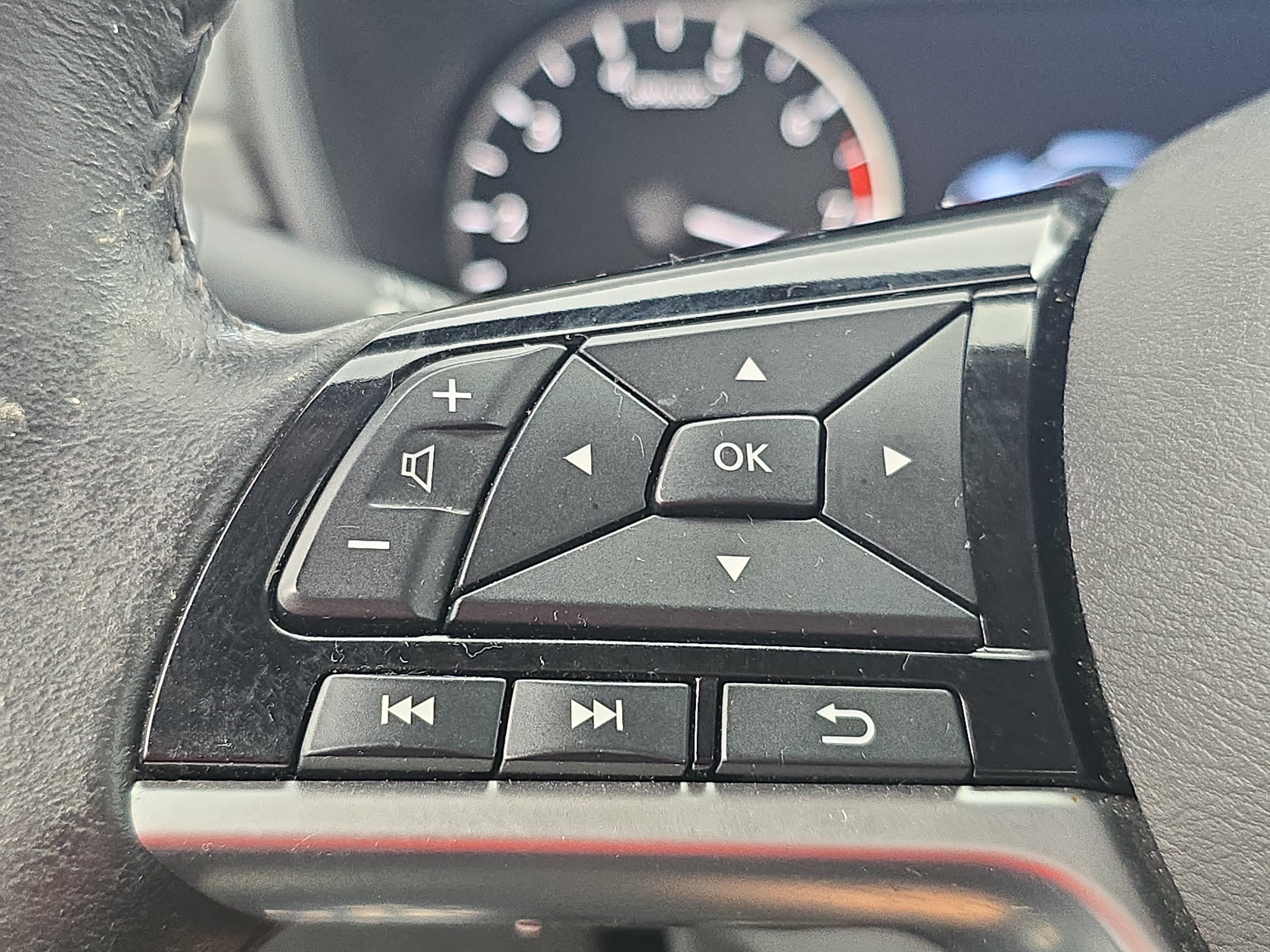 Used 2024 Nissan Altima 2.5 SV w/ SV Premium Package FWD image 16