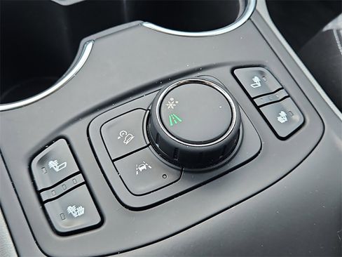 Used 2024 GMC Terrain SLE w/ Driver Convenience Package image 26