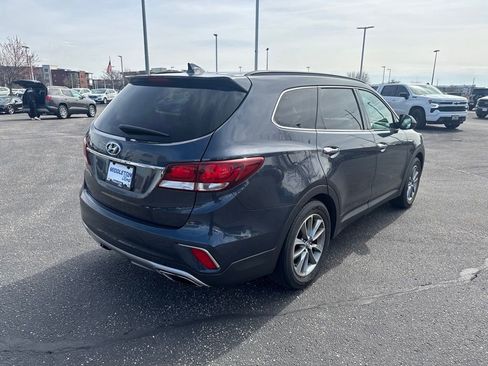 Used 2017 Hyundai Santa Fe SE FWD image 3