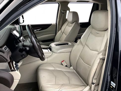 Used 2017 Cadillac Escalade Luxury AWD/4WD image 34