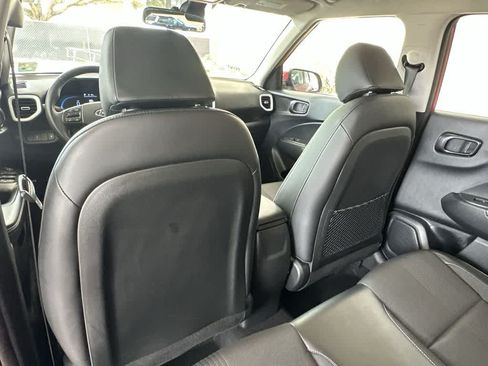 Used 2023 Hyundai Venue Limited w/ Cargo Package FWD image 23