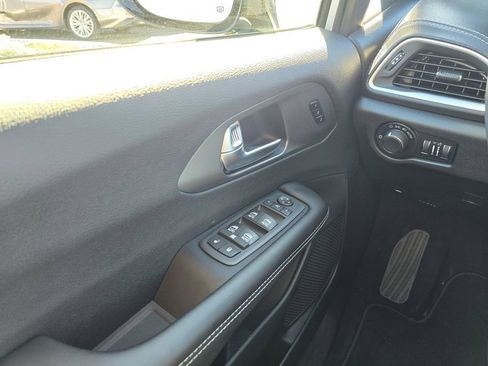 New 2027 Chrysler Pacifica Limited AWD/4WD image 33