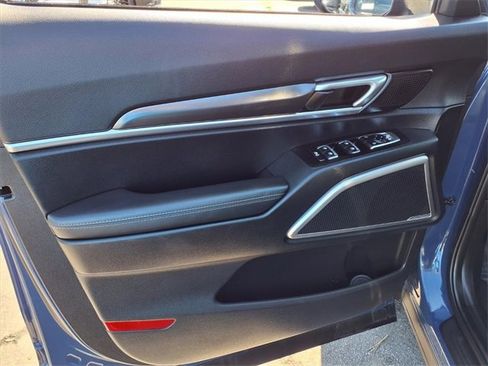 Used 2025 Kia Telluride S image 11