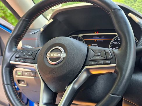 Used 2025 Nissan Sentra SR w/ SR Premium Package FWD image 6