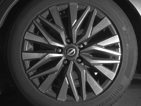 Used 2025 Nissan Altima 2.5 SV FWD image 14