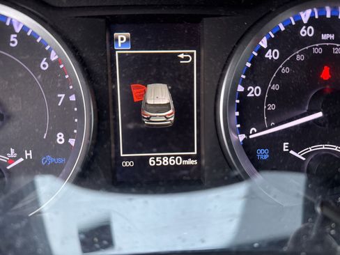 Used 2019 Toyota Highlander LE FWD image 12