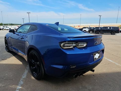 Used 2021 Chevrolet Camaro LT w/ RS Package RWD image 7