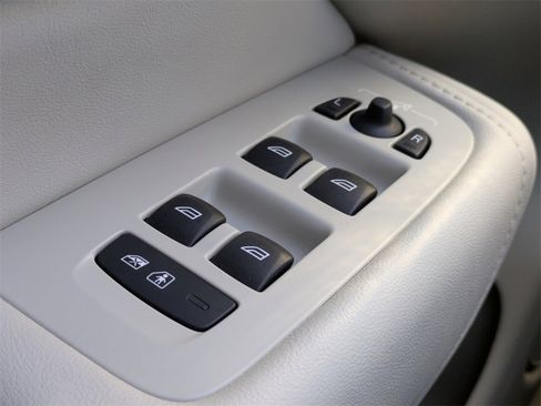 Certified 2023 Volvo XC60 B5 Plus image 31