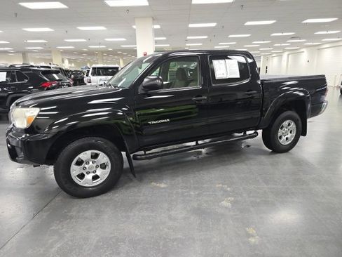 Used 2013 Toyota Tacoma 4x4 Double Cab w/ SR5 Pkg image 3
