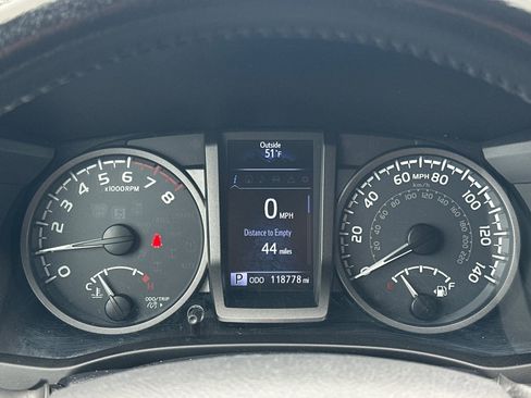 Used 2017 Toyota Tacoma TRD Off-Road w/ Premium & Technology Package image 22