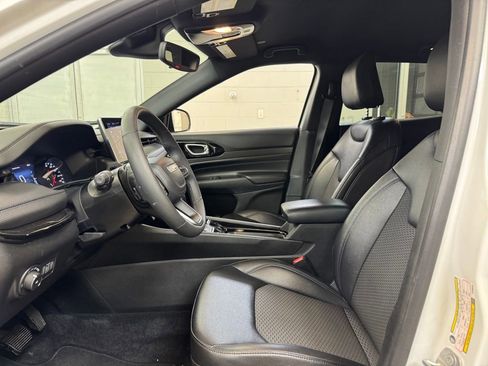 Used 2025 Jeep Compass Latitude w/ Altitude Special Edition AWD/4WD image 12