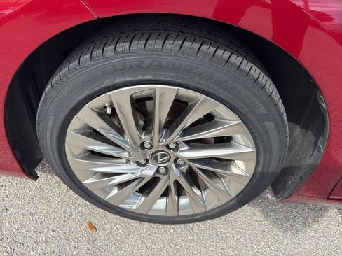 Used 2019 Lexus ES 300h Ultra Luxury w/ Accessory Package 2 image 9