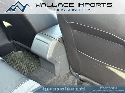 Certified 2025 Volkswagen Jetta SE FWD image 40