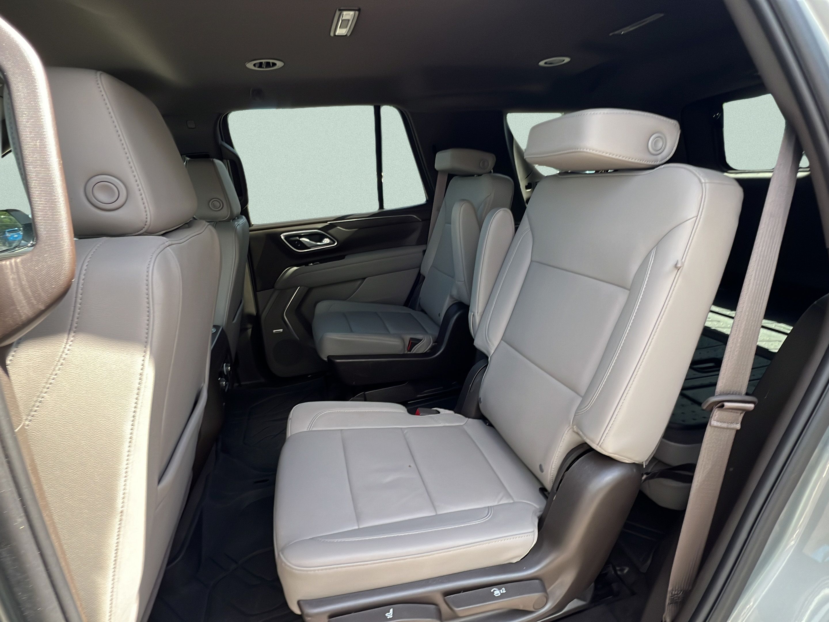 Used 2024 Chevrolet Tahoe Z71 w/ Luxury Package AWD/4WD image 17