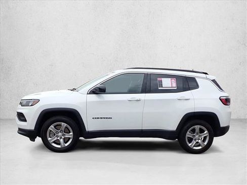 Used 2024 Jeep Compass Latitude AWD/4WD image 2